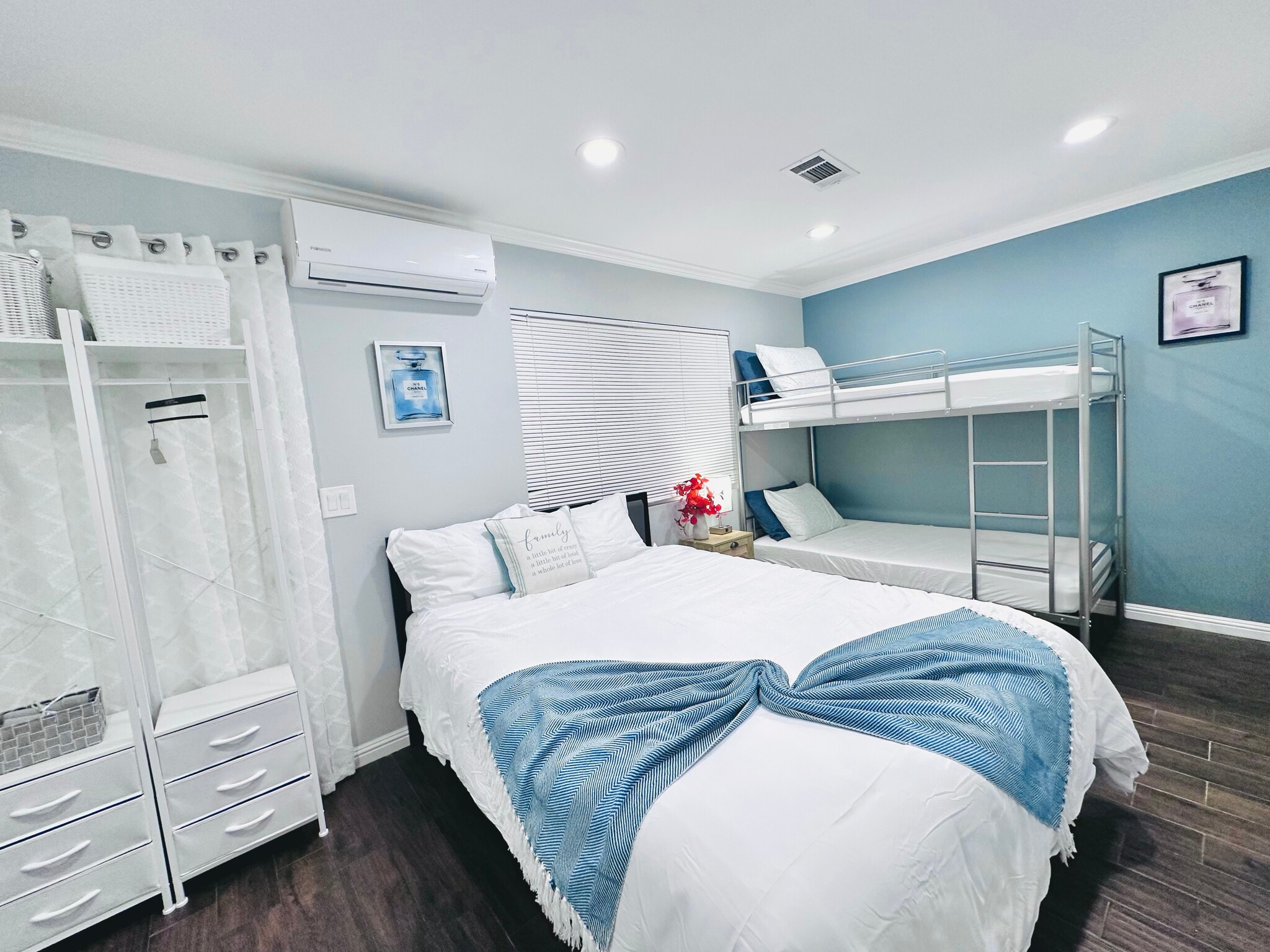 Building Photo - 2621 Wallace Ave