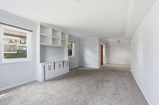 Building Photo - Updated condo in the heart of Green Hills!