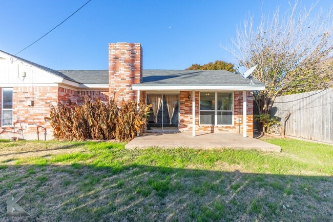 Building Photo - Cul-de-Sac 3/2/2; NEW INTERIOR PAINT DEC 2025; NEW CARPET DEC 2025!