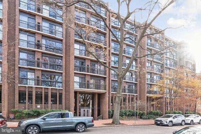 Building Photo - 1001 26th St NW