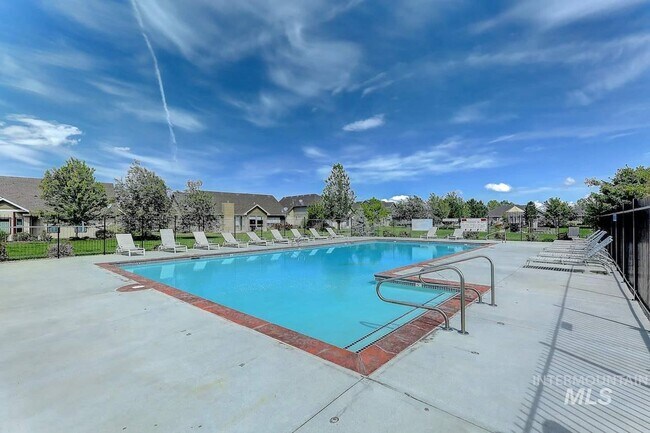 Building Photo - Stunning Home w/Open Floor-plan