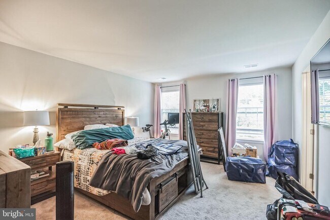 Building Photo - 28 Sparrow Cir