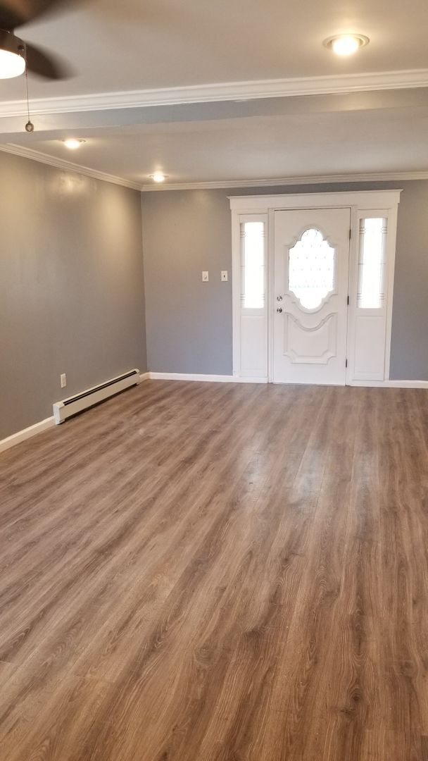 Building Photo - Gorgeous Home - Holmesburg