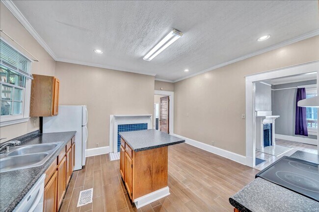 Building Photo - Charming Downtown Macon Home Near Mercer University
