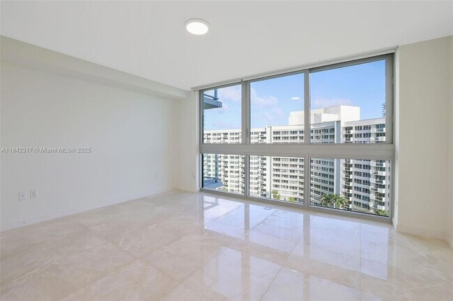 Building Photo - 1500 Bay Rd