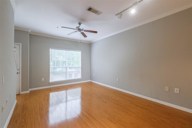 Building Photo - 9200 Westheimer Rd