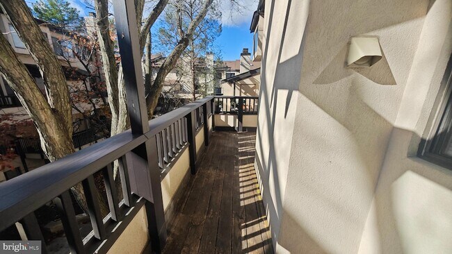 Building Photo - 9813 Hellingly Pl