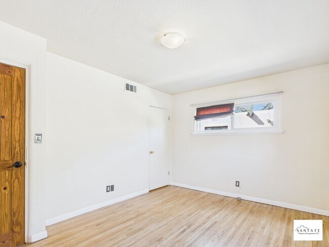 Building Photo - 204 Solana Dr