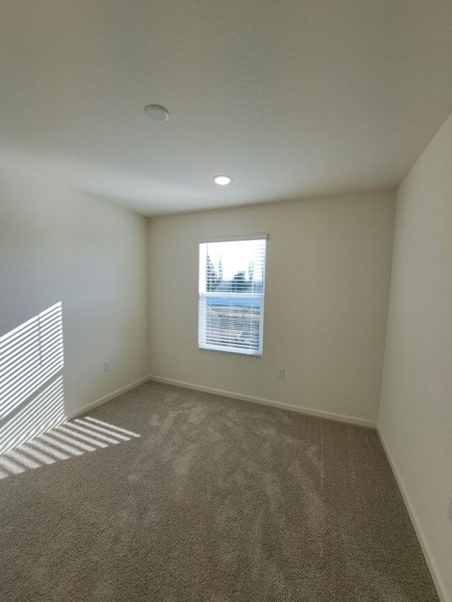 Building Photo - Beautiful 3-Bedroom Home in Gated Clovis Community!