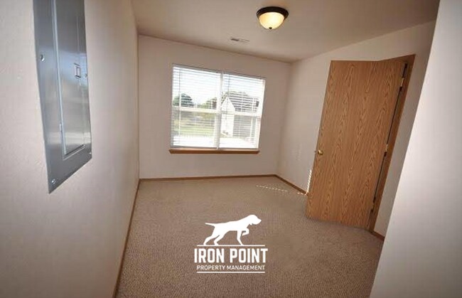 Building Photo - 2107 E Whispering Willow Ln