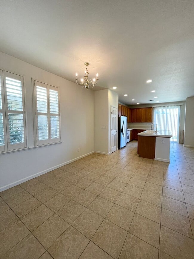 Building Photo - Great 3 bedroom 3 bath home
