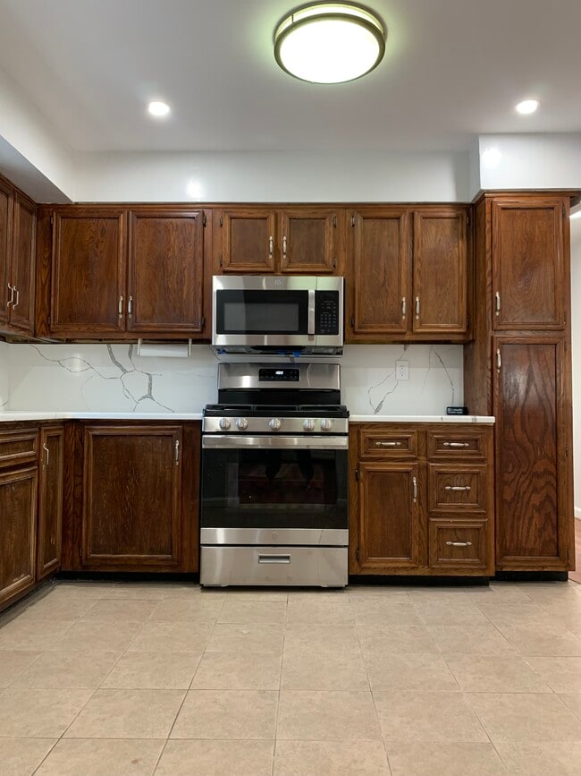 Building Photo - 25412 Craft Ave