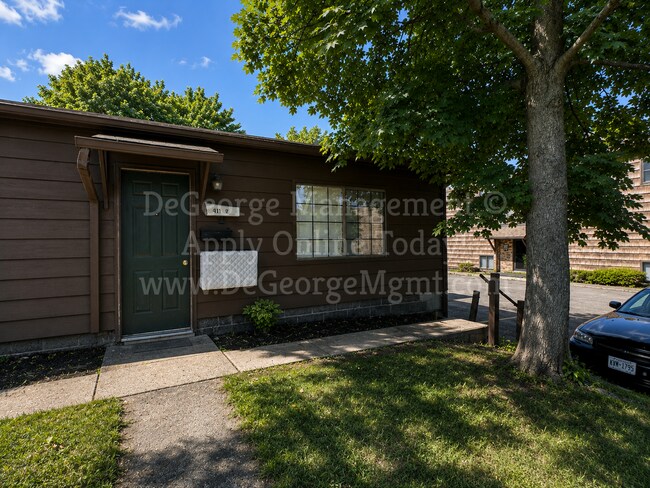 Building Photo - 2 Bedroom 1 Bath Ranch Apartment Home with washer dryer hookups for rent in Newark, NY