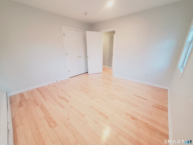 Building Photo - 211 Main St