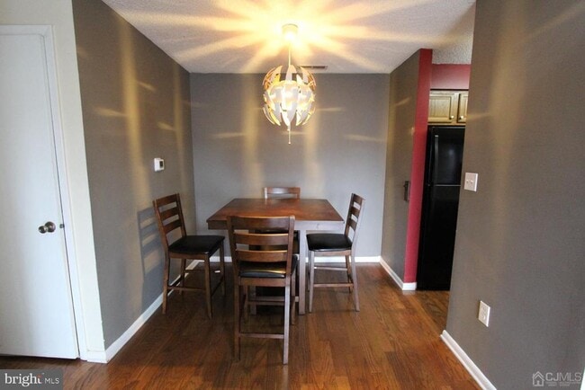 Building Photo - 5015 Ravens Crest Dr