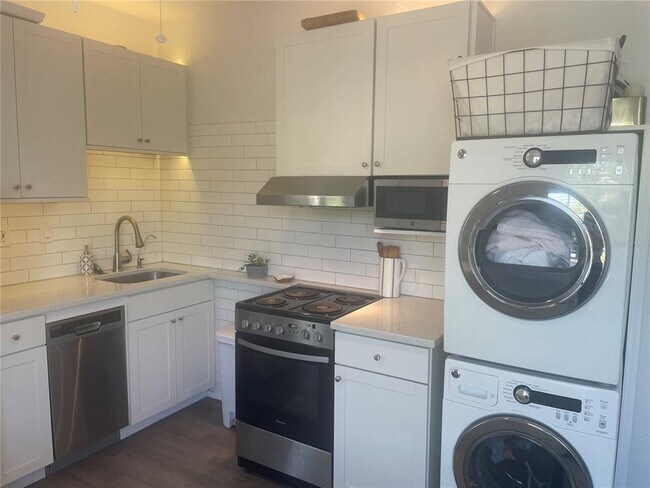 Building Photo - 2305 W Texas Ave