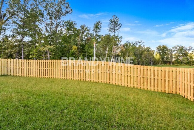Building Photo - 588 Glenmanor Dr