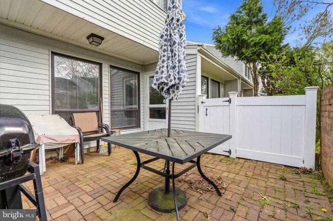 Building Photo - 7 Dennison Dr