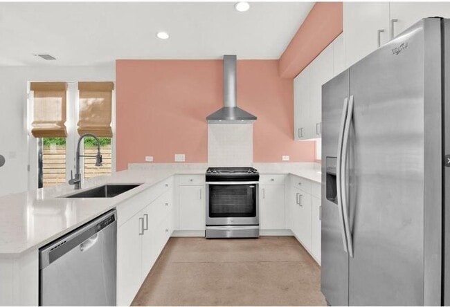 Building Photo - 203 E 46th St