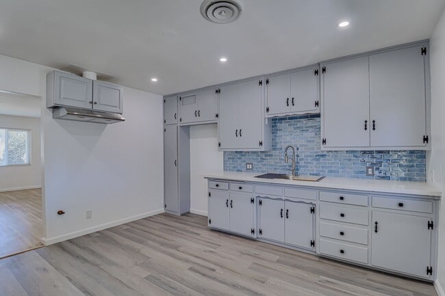 Building Photo - Newly Remodeled East Side Home!