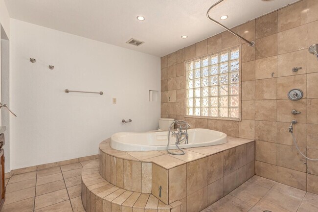 Building Photo - 805 W Toledo St