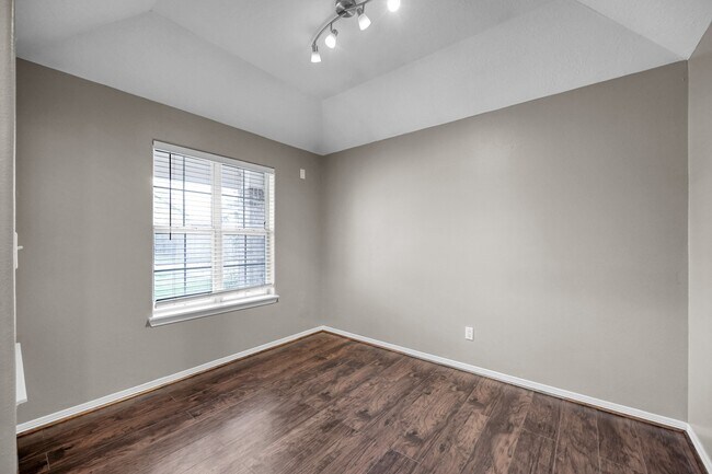 Building Photo - 103 Moonspinner