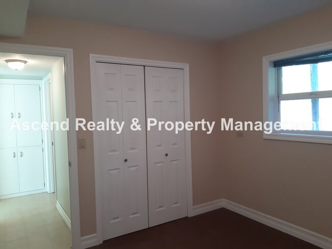 Building Photo - Price Reduced & Move In Special**Cedar Hil...