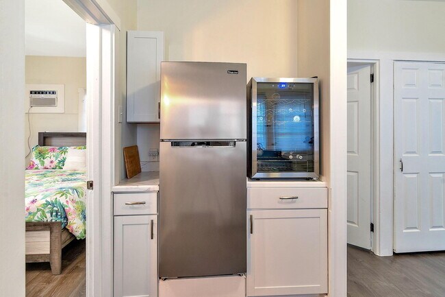 Building Photo - 118 S J St