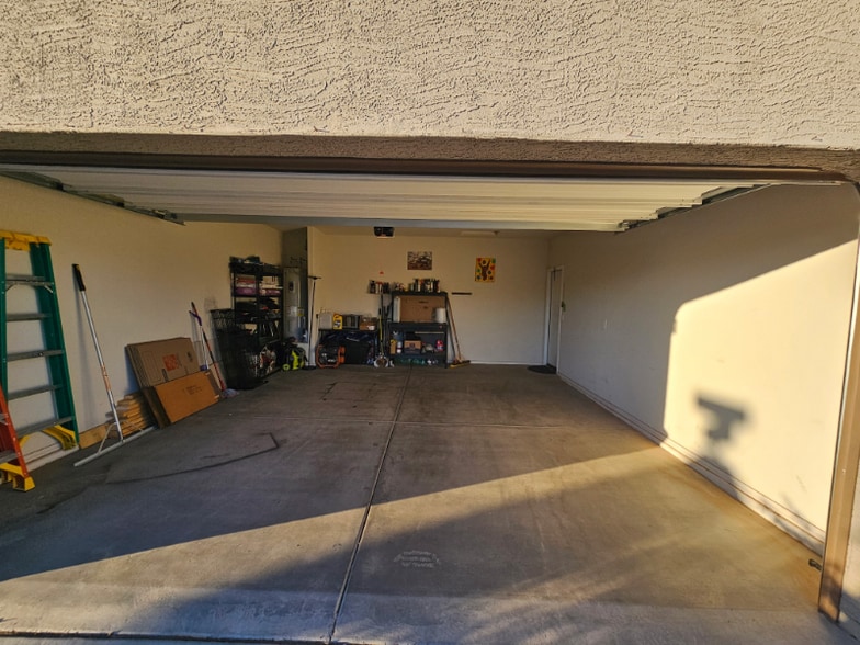 Building Photo - 35444 W San Alvarez Ave