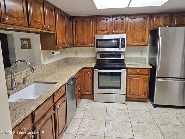 Building Photo - 580 S Brevard Ave