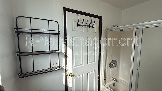 Building Photo - 6624 Sylmar Ave