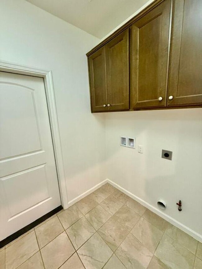 Building Photo - 1762 Bolton Ave