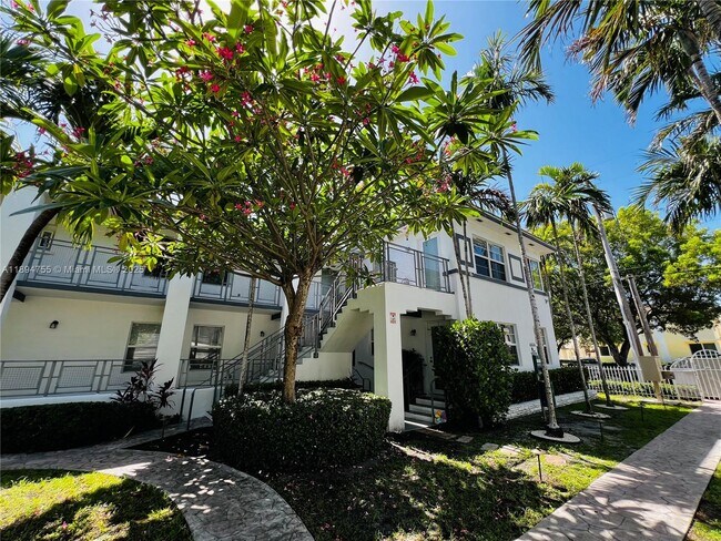 Building Photo - 946 Bay Dr