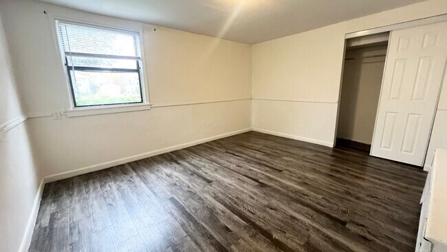 Building Photo - 2487 S 800 E