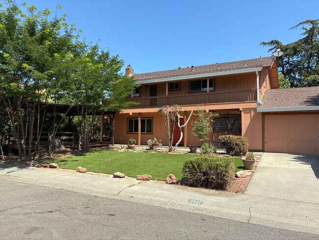 Building Photo - Beautiful West Davis home available in June