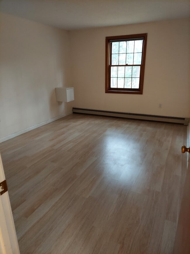 Building Photo - 37 Alice Dr