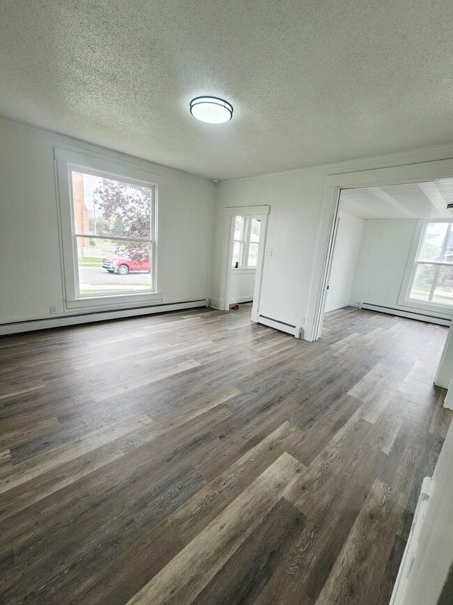 Building Photo - Fully Remodeled 5BR Home with 3-Car Garage...