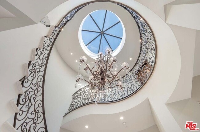 Building Photo - 329 Canon Dr