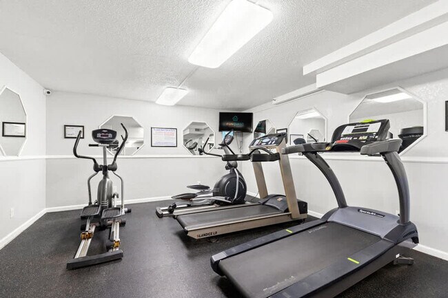 Building Photo - 8743 Thomas Dr