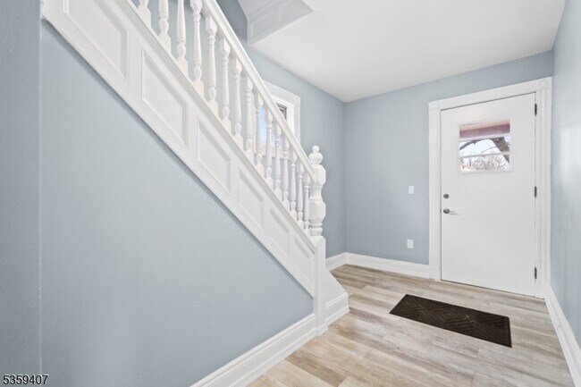 Building Photo - 17 W Pierrepont Ave