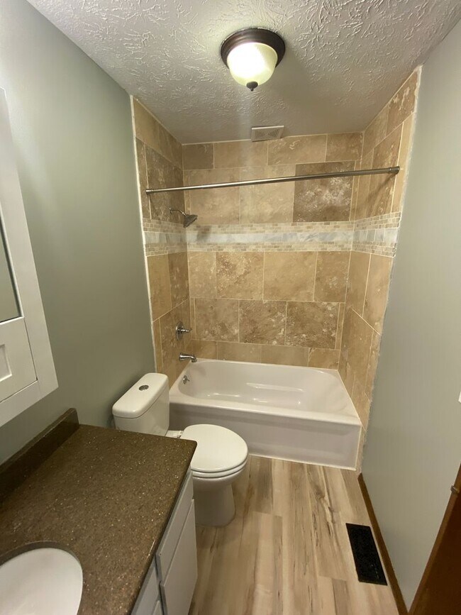 Building Photo - 1612 E Harrison St