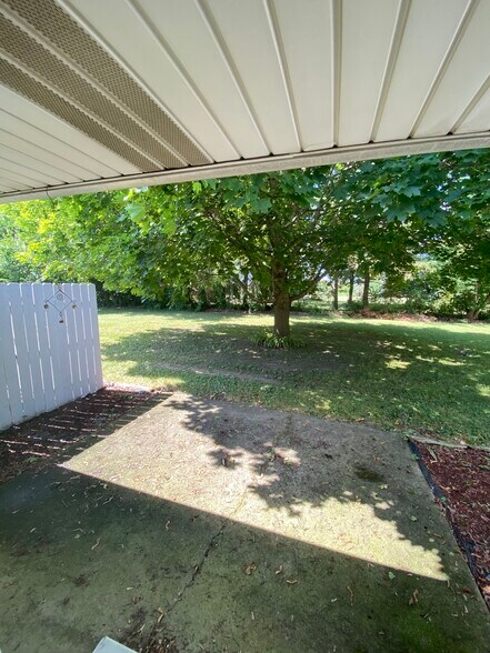 Building Photo - 126 Church St.