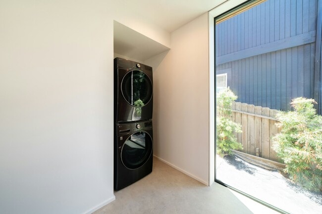 Building Photo - 3674 Godsall Ln