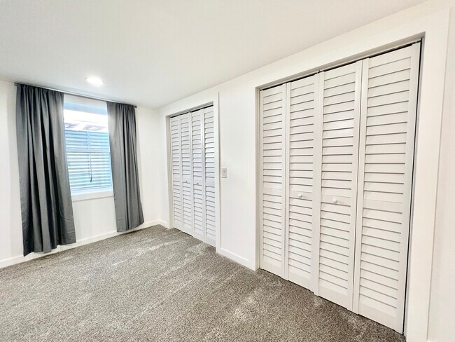 Building Photo - 4316 Sandhill Dr