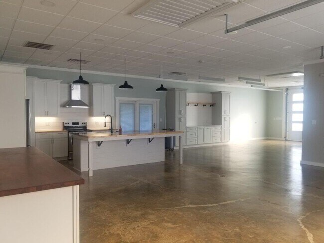 Building Photo - 6047 Wayne Memorial Dr