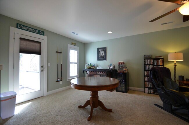 Building Photo - 1811 Luna Ct