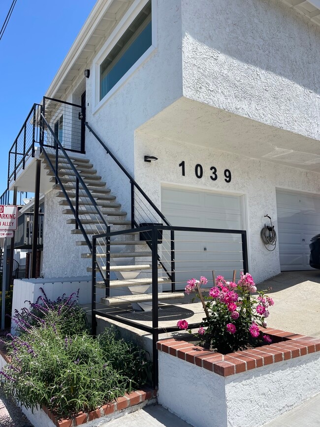 Building Photo - 1039 6th St