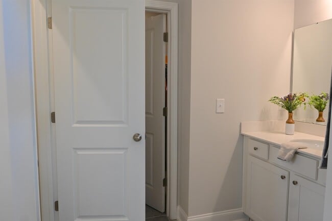 Building Photo - 2464 Campton Lp