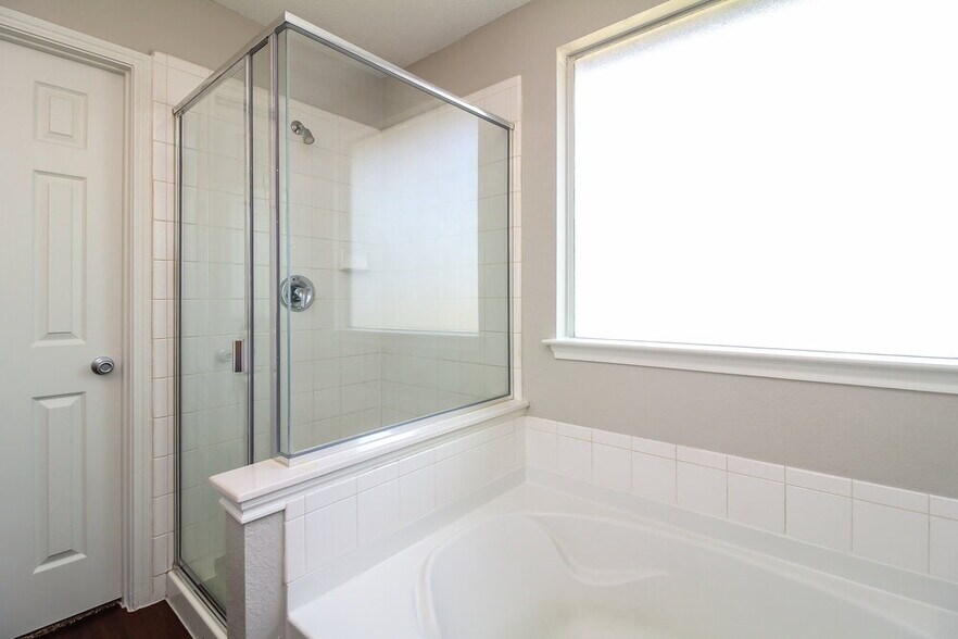 Building Photo - 2309 Raven Ct