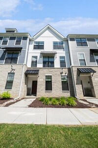 Building Photo - 2891 Rayfield Ave